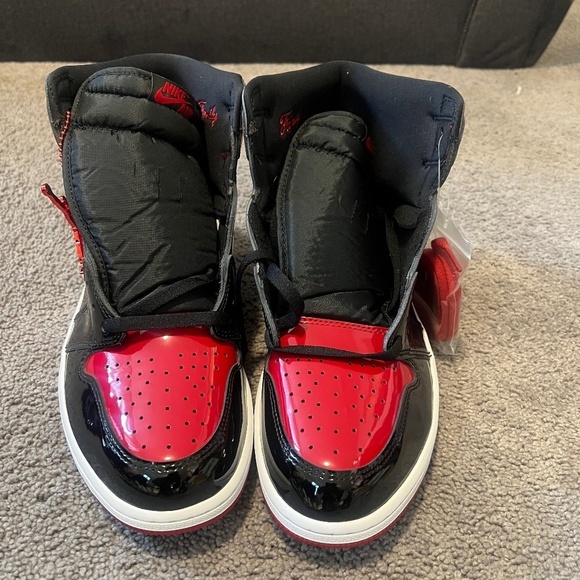 Size 12 Jordan 1 retro high of patent bred - Picture 1 of 4